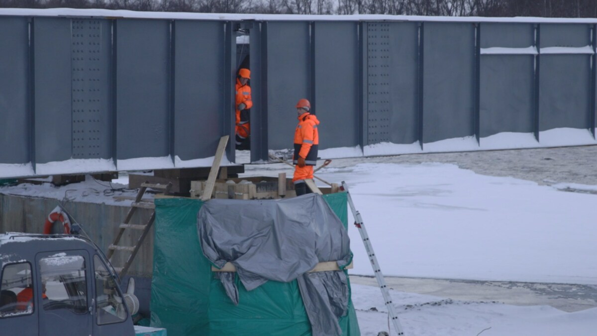 Капитальный ремонт моста на реке Быстрая в Усть-Большерецком районе идет по графику 