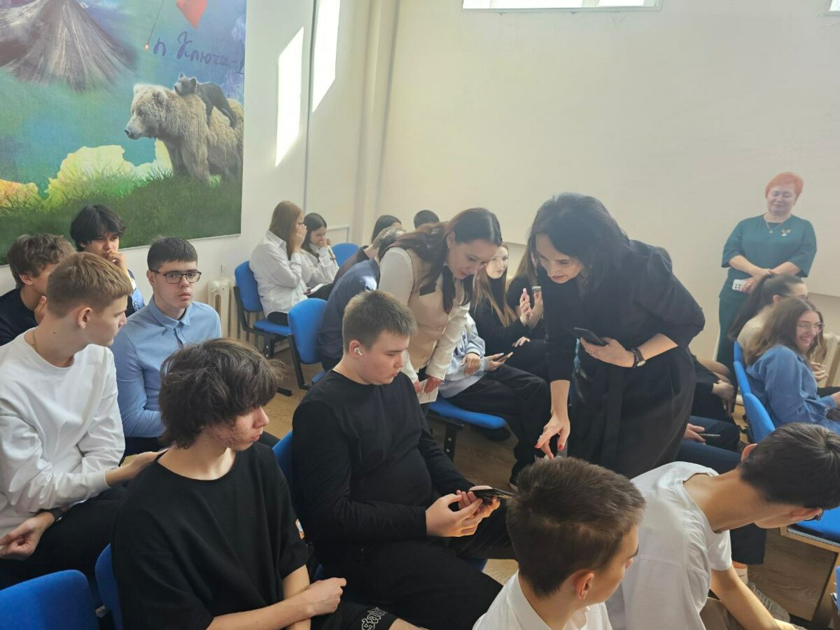 Более 550 школьников Камчатки оформили Пушкинскую карту с помощью специалистов МФЦ и Камчатского учебно-методического центра